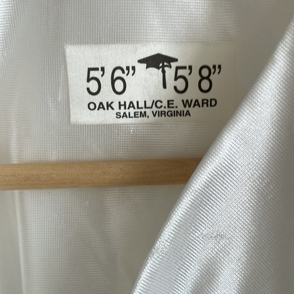 Graduation gown - Picture 2 of 8